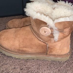 bailey button mini uggs